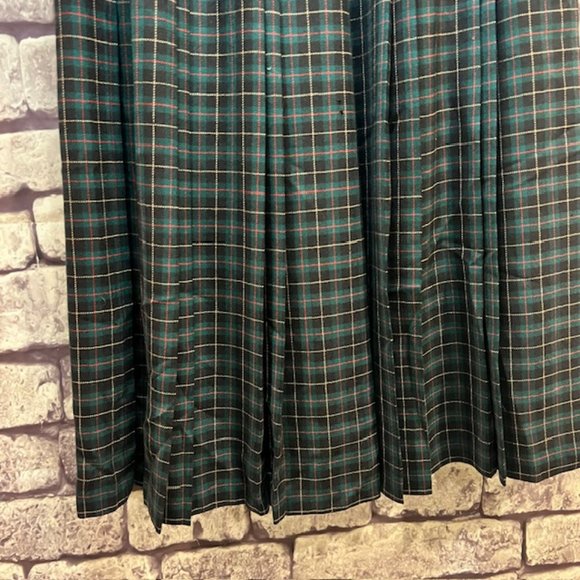 Viyella Vintage Navy, Green & Red Plaid Wool Pleated Skirt Size 12 - Picture 8 of 9